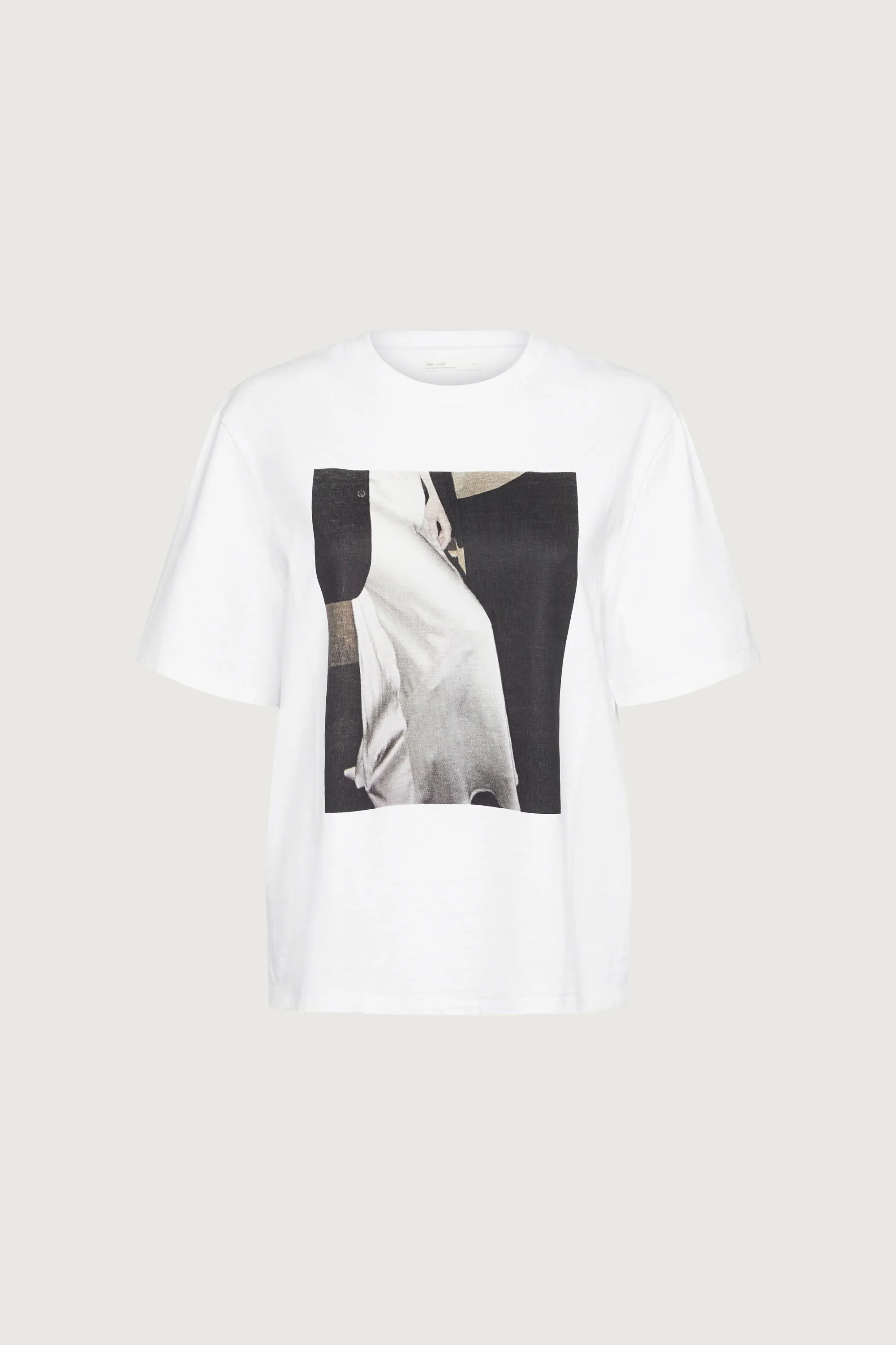GRAPHIC PRINT T-SHIRT